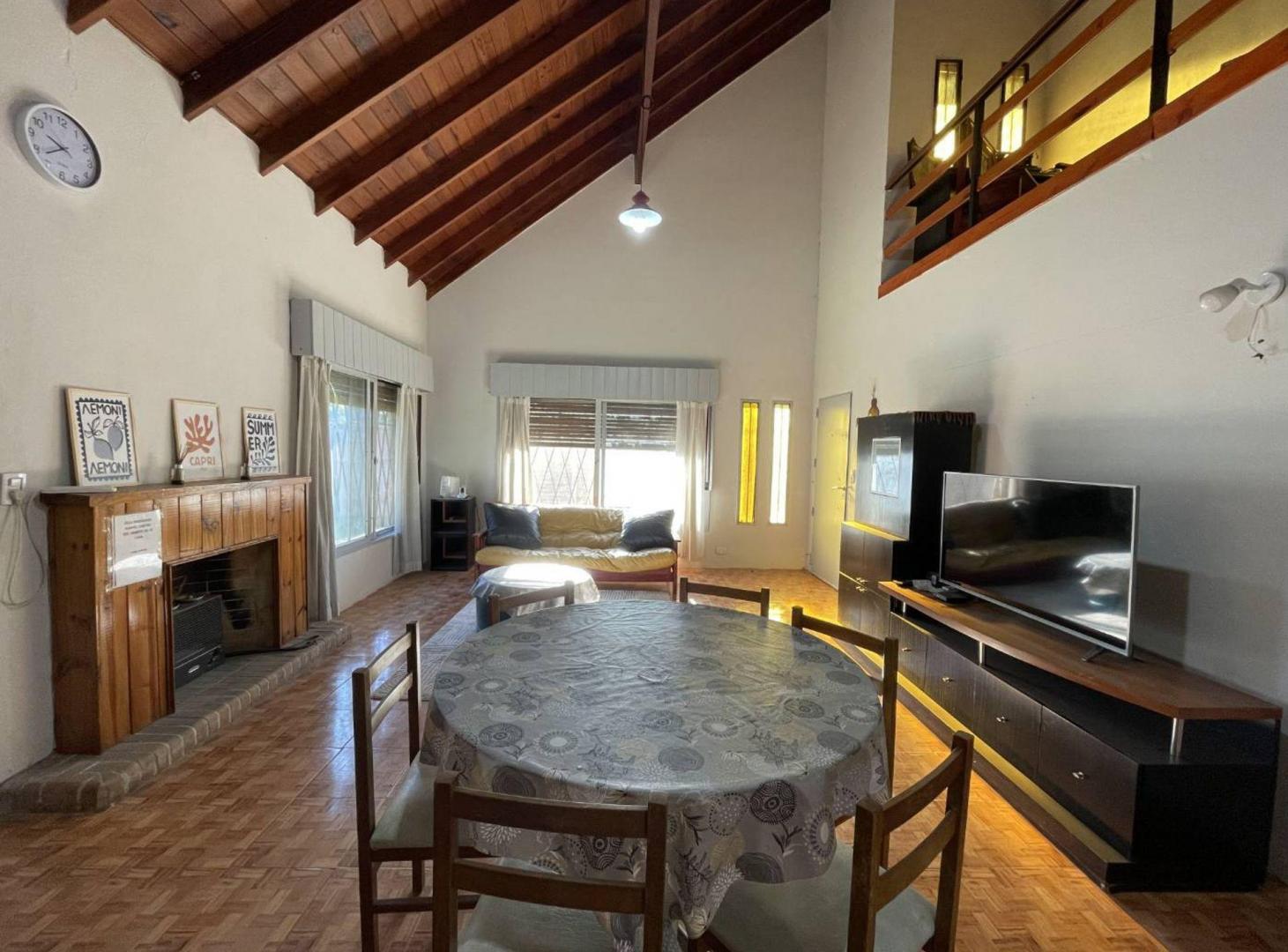 Foto de Venta Casa 4 Ambientes con Piscina y Cochera, imagen 4