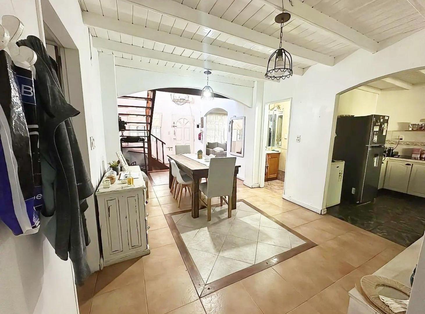 Foto de Venta casa 5 amb c/ cochera, terraza ,patio., imagen 2