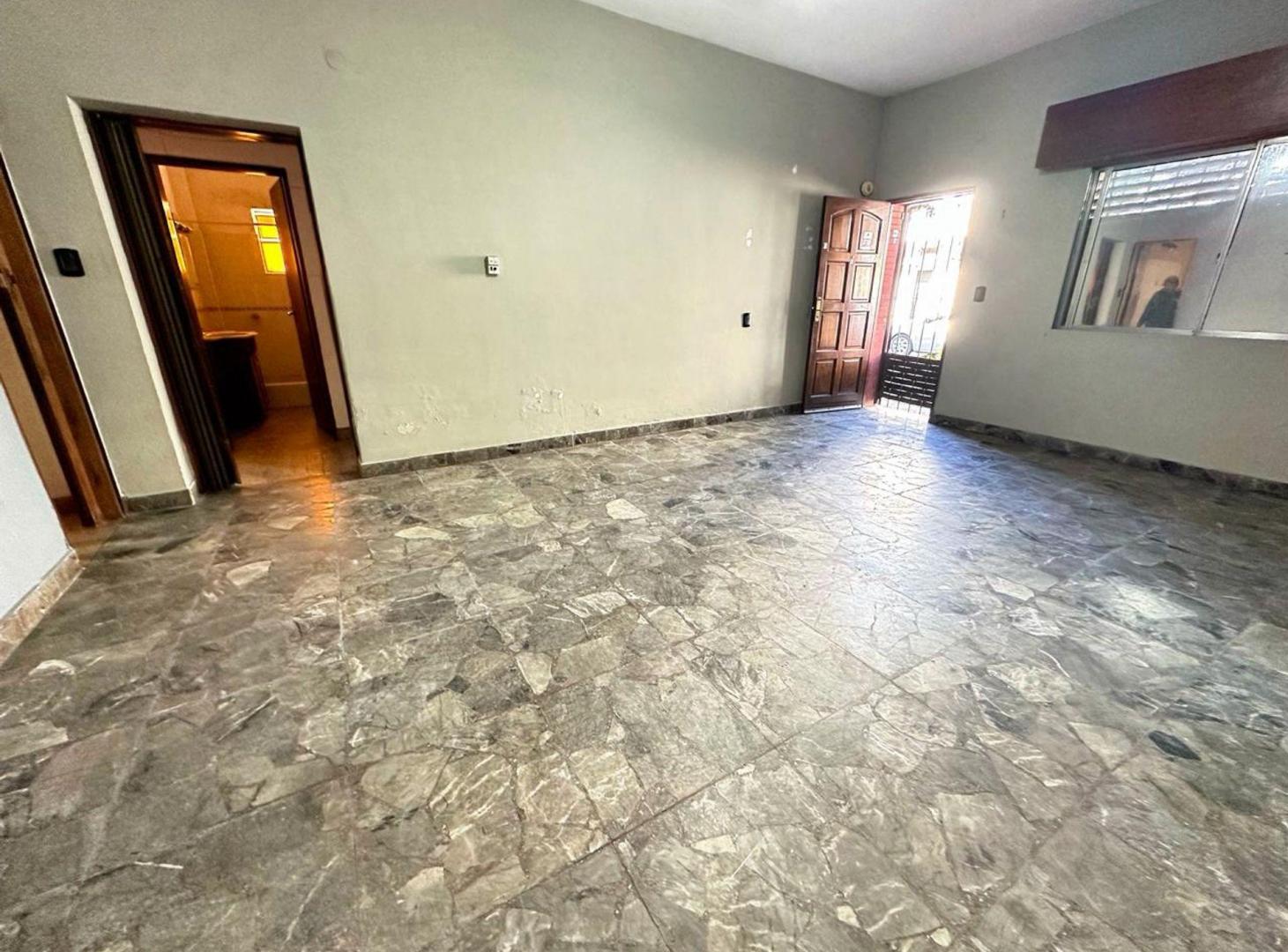 Foto de VENTA PH 3 amb + dpto de 2 amb c/cochera y patio, imagen 4