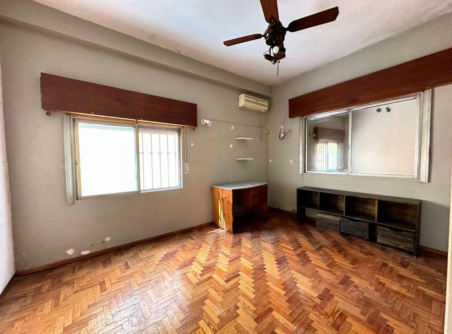 Foto de VENTA PH 3 amb + dpto de 2 amb c/cochera y patio, imagen 3