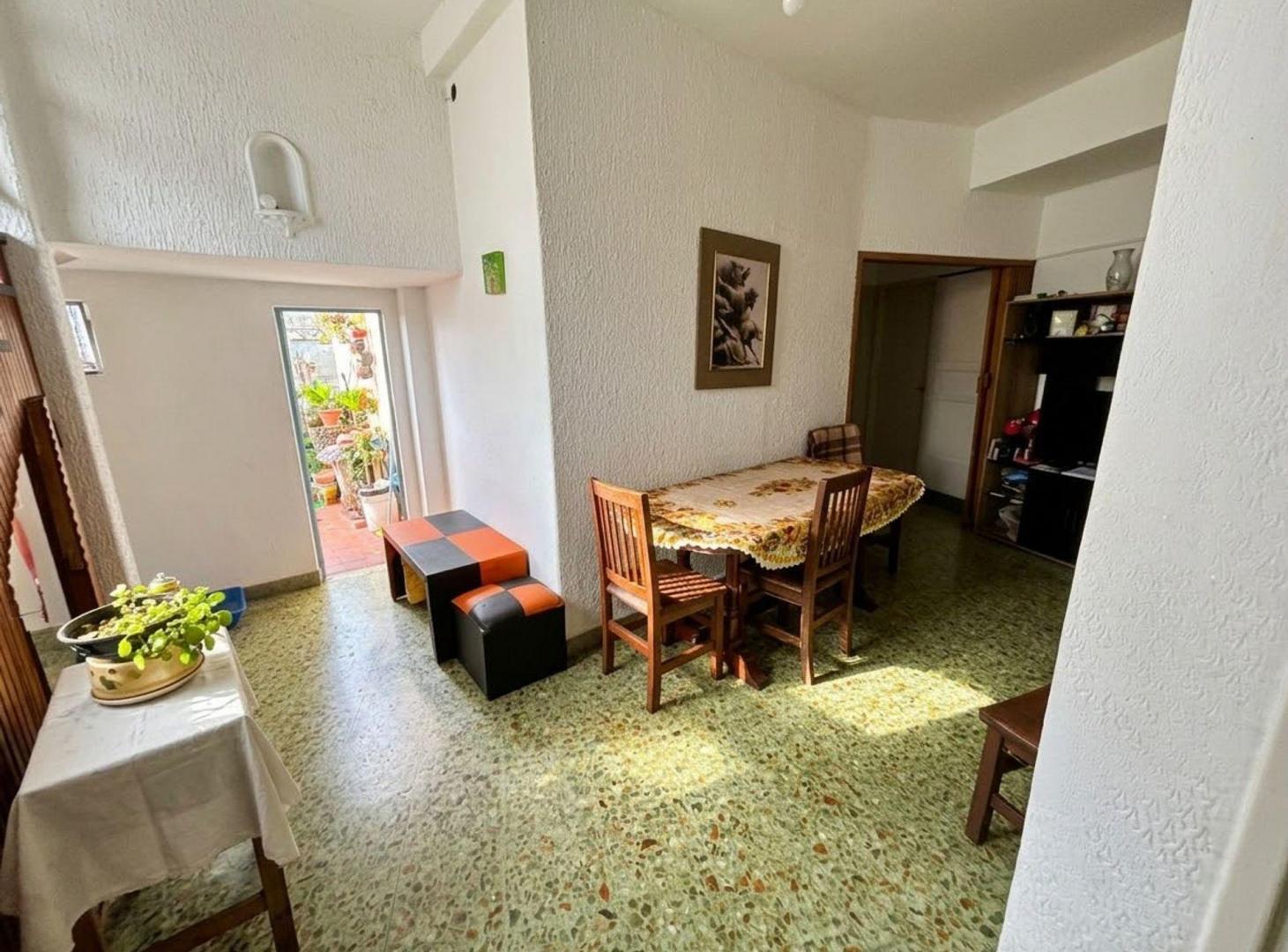 Foto de VENTA EN BLOCK 2 DEPARTAMENTOS Y LOCAL EN ESQUINA, imagen 4