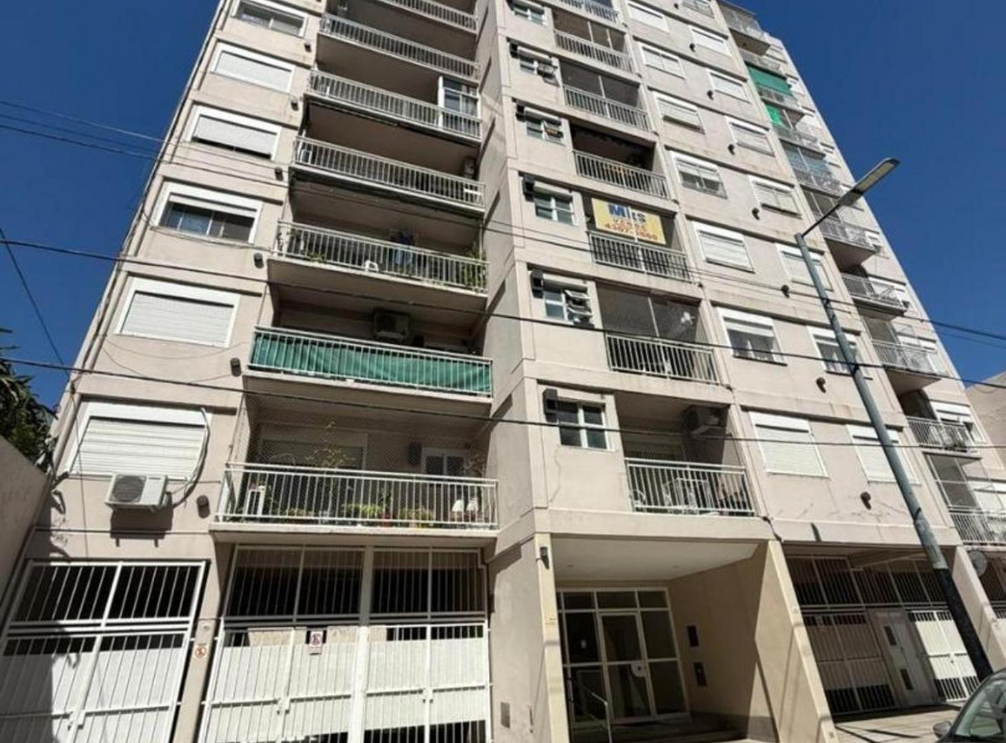 Foto de Alquiler departamento 4 ambientes + cochera Flores, imagen 1