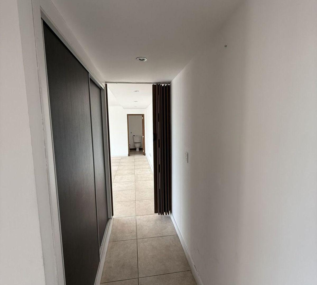 Foto de Departamento centrico 3 ambientes con cochera, en venta, imagen 1