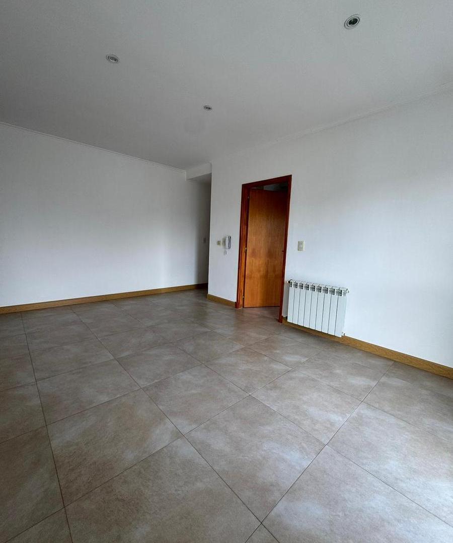 Departamento 2 Ambientes en Alquiler en Balcarce Centro | Muy Luminoso | Expensas Incluidas
