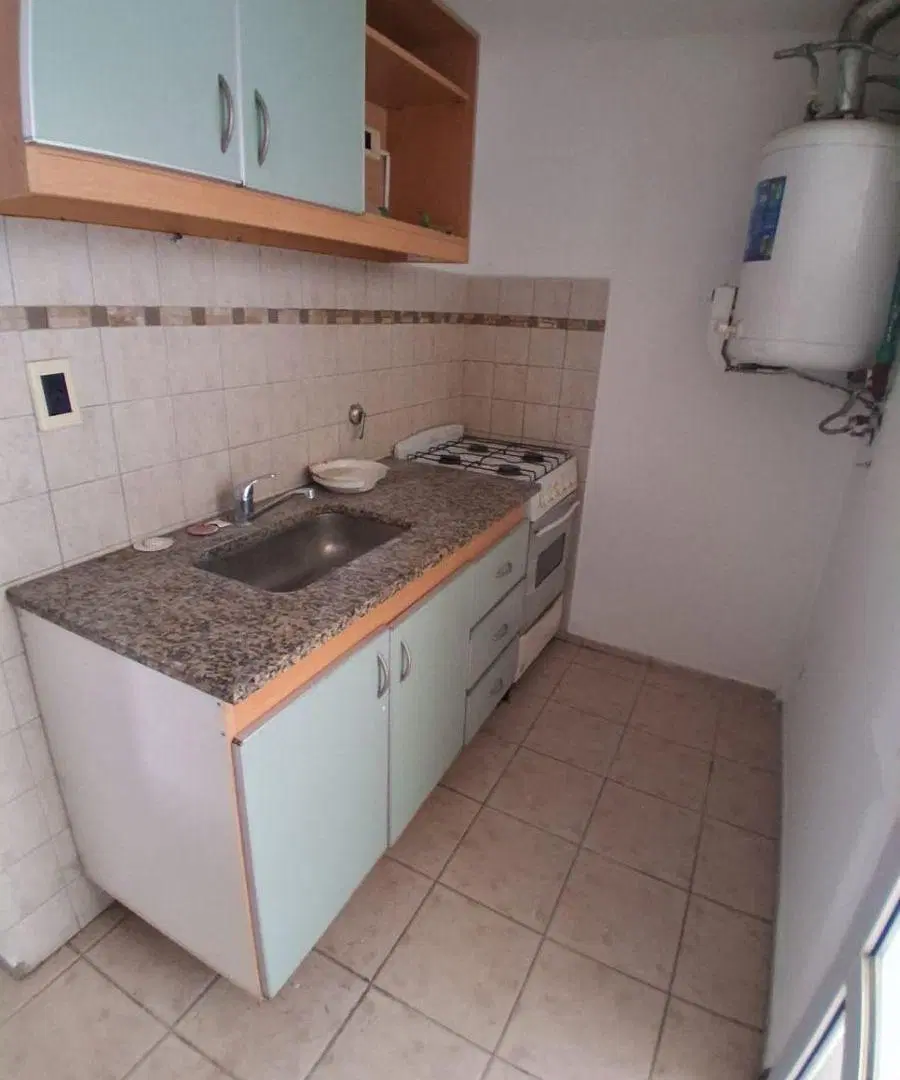 Departamento de 1 dormitorio, patio y con Cochera 4