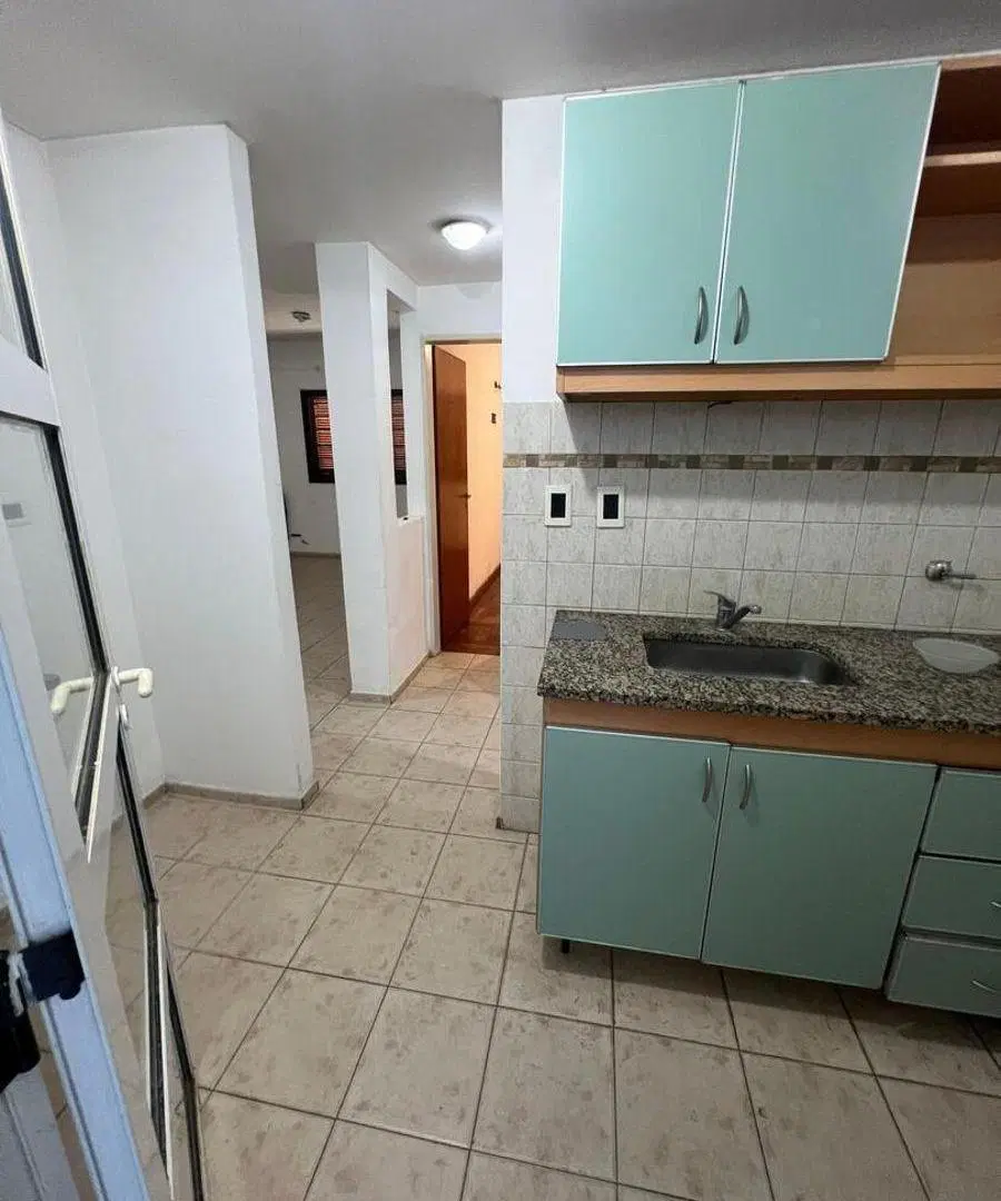 Departamento de 1 dormitorio, patio y con Cochera 2