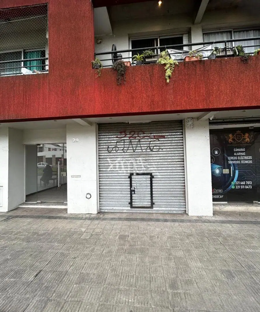 Local Comercial en Dg 79 e/ 65 y 66 3