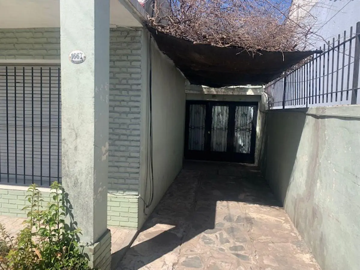 Casa para reciclar en venta en Ramos Mejía 2