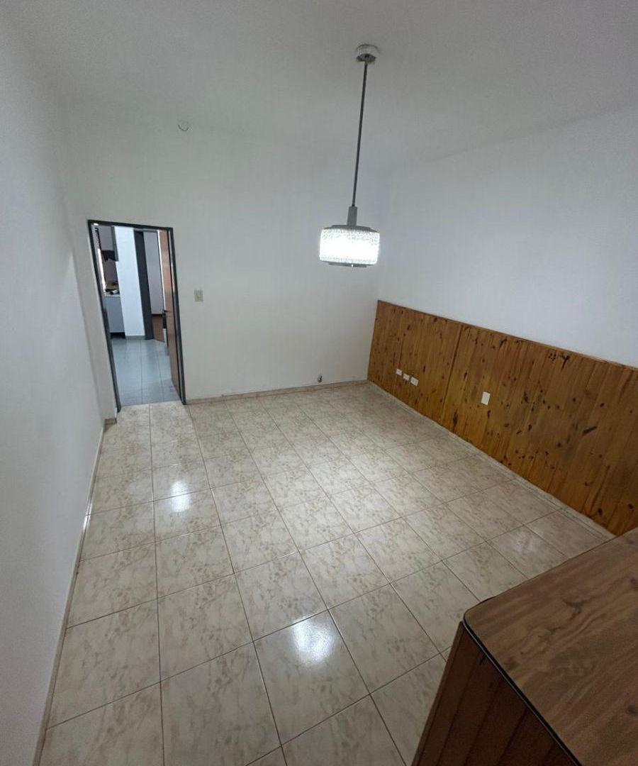Foto de Casa con 1 dormitorio en alquiler en Lomas del Mirador, imagen 2