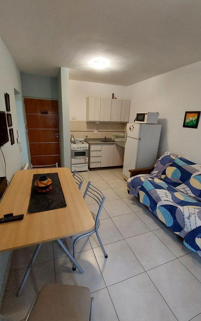 Foto de Alquiler anual departamento 1 dormitorio amoblado cochera pileta, imagen 4