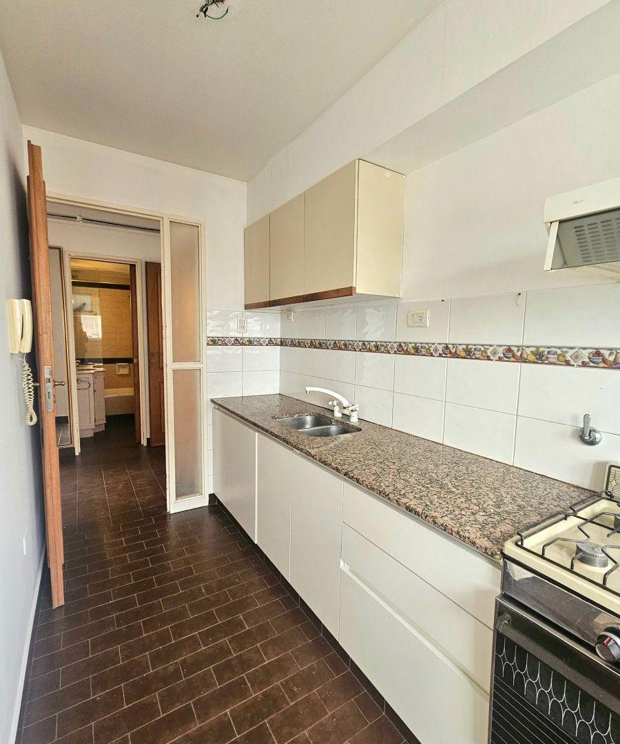Foto de Hermoso departamento 2d, cochera, al frente. Impecable, imagen 5