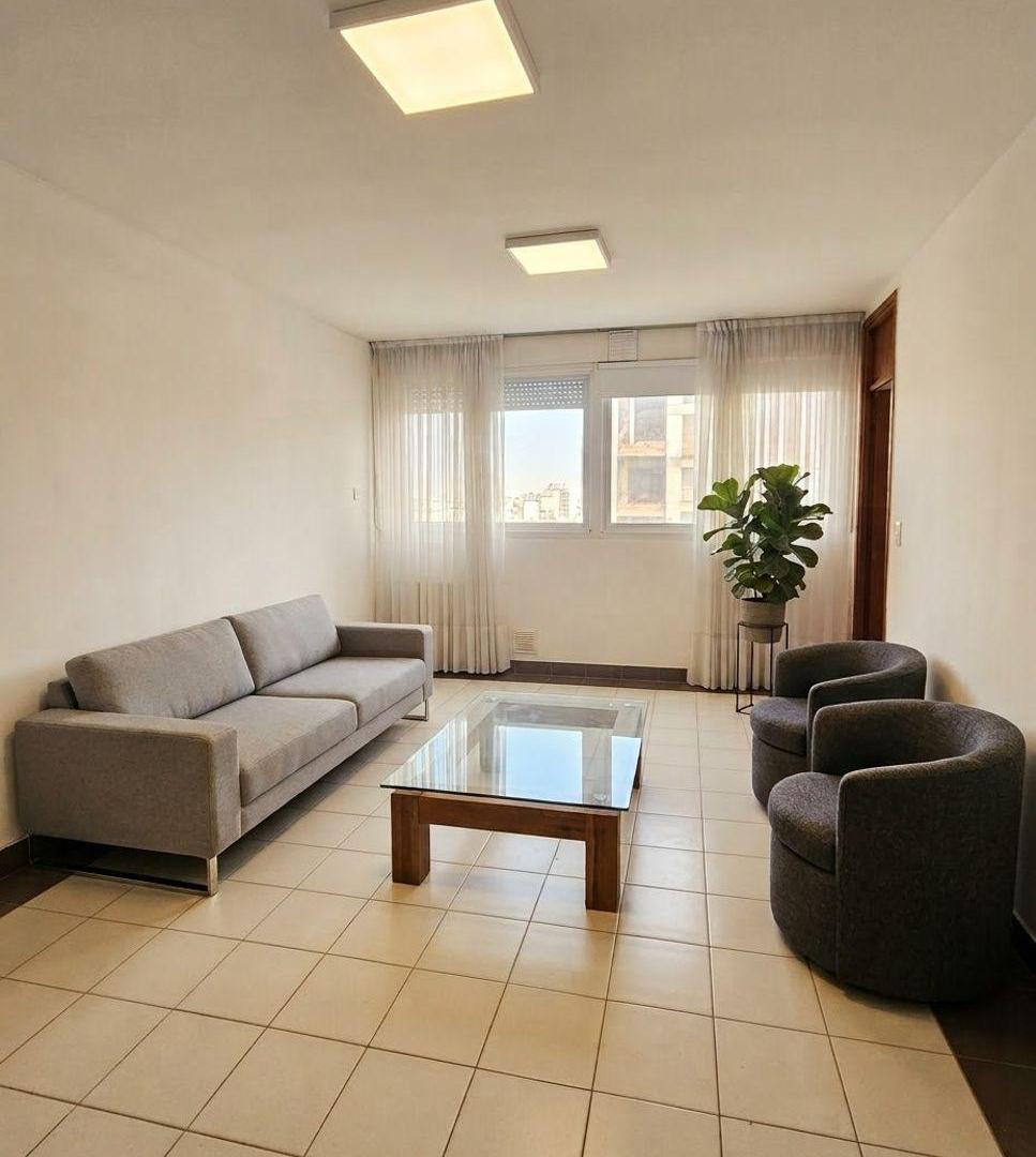 Foto de Hermoso departamento 2d, cochera, al frente. Impecable, imagen 3