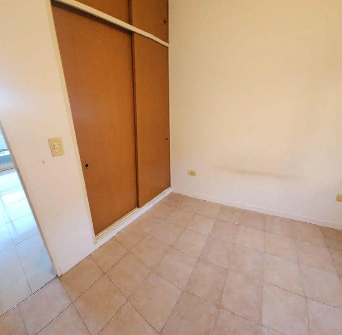 EXCELENTE DEPARTAMENTO DE 2 AMBIENTES CON BALCON A 2 CUADRAS ESTACION MERLO 4