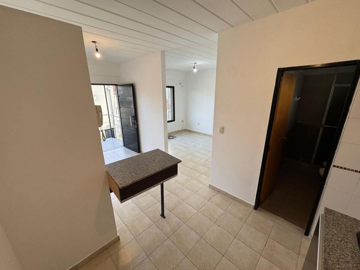 Foto de DEPARTAMENTO de 30 m² con 1 dormitorio en Berazategui CENTRO, imagen 3