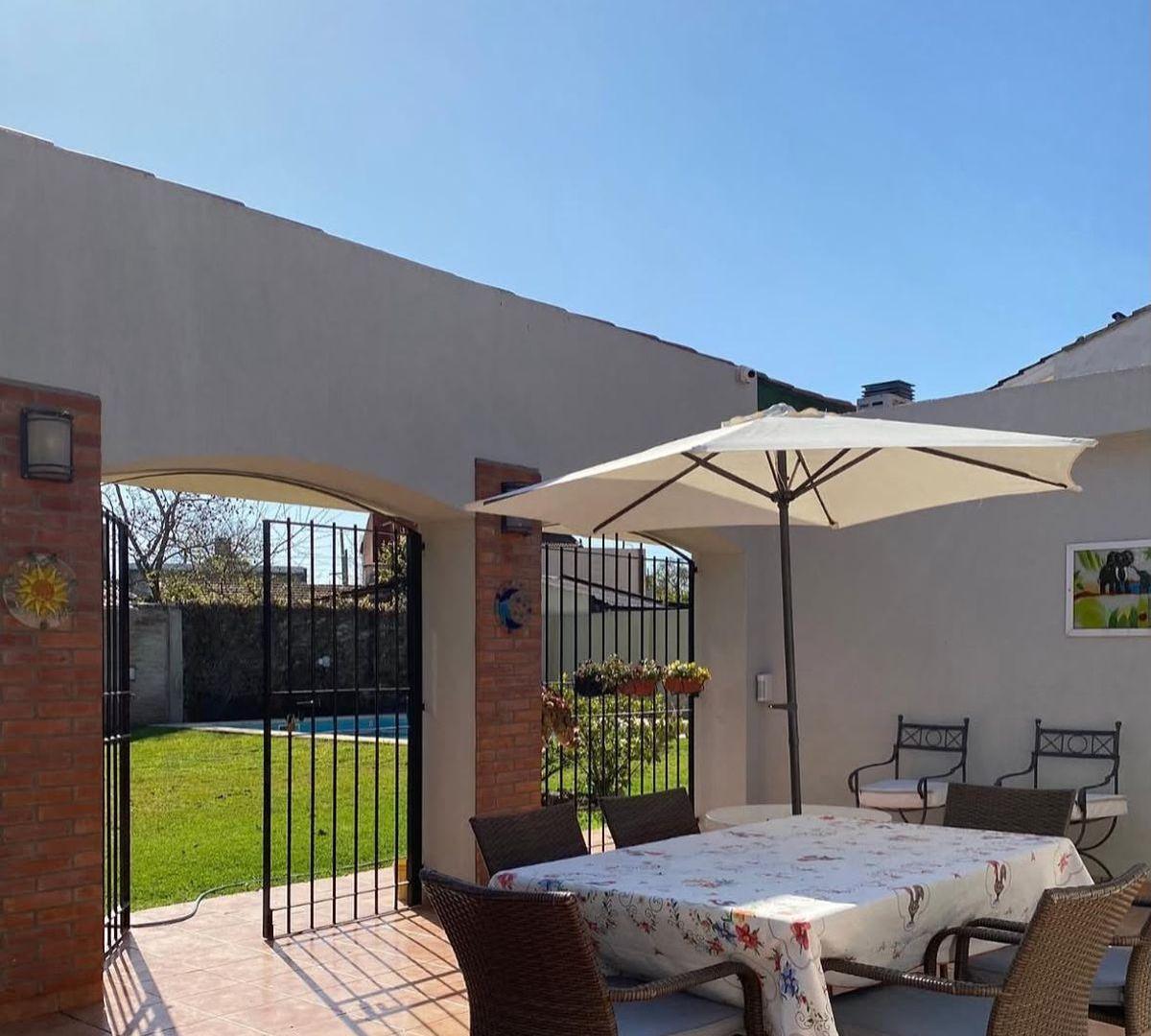 Foto de CASA QUINTA con 4 dormitorios PARQUE Y PILETA en venta en Ranelagh, imagen 3