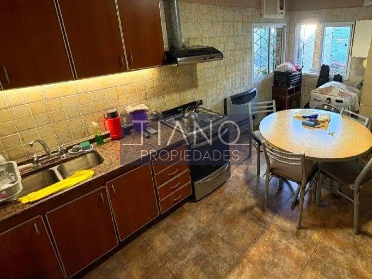AMPLIA CASA de 3 ambientes + departamento 2 ambientes al frente VENTA EN BLOCK 1