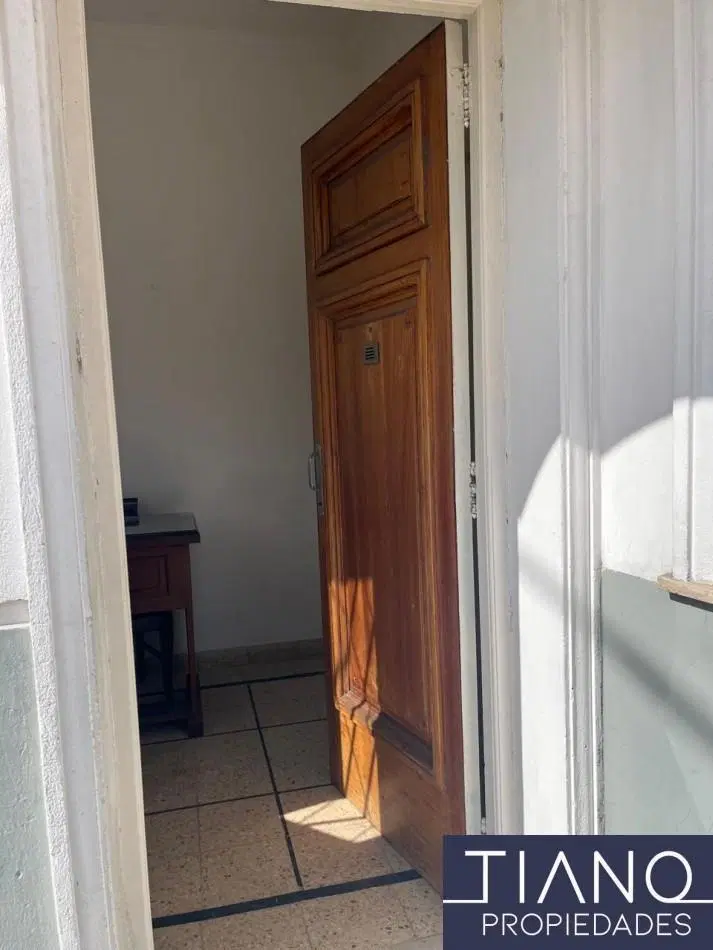 LOCAL EN ALQUILER EN ESQUINA - USO PROFESIONAL/COMERCIAL 5