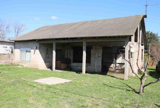 Foto de Venta casa GUTIERREZ a refaccionar con amplio terreno, imagen 2