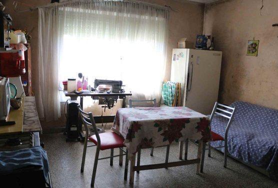 Foto de Venta casa GUTIERREZ a refaccionar con amplio terreno, imagen 1