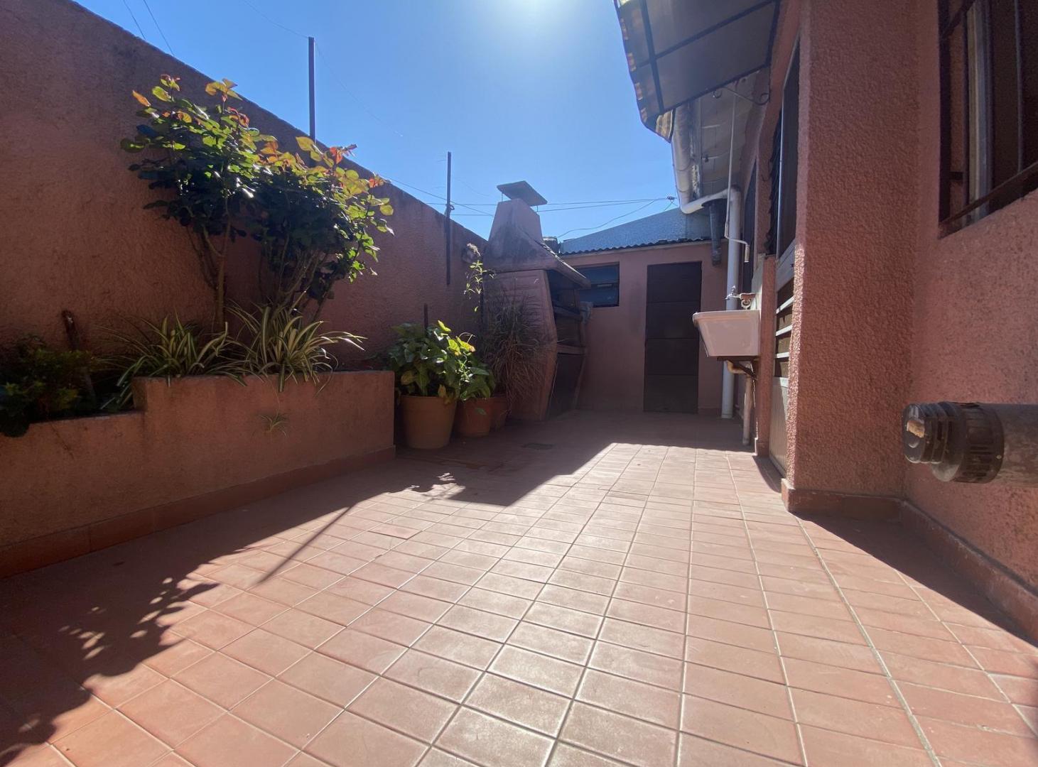 Foto de CASA TIPO PH 3 AMBIENTES PATIO Y PARRILLA – BARRIO PARQUE AMOEDO, imagen 1