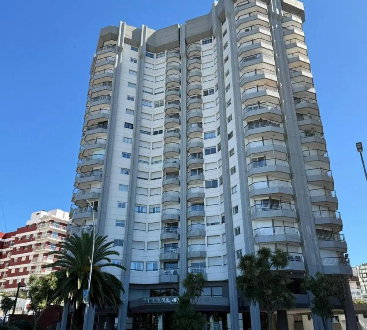 ALQUILER 24 MESES- Departamento de 2 ambientes con cochera y vista al mar en Playa Grande 5