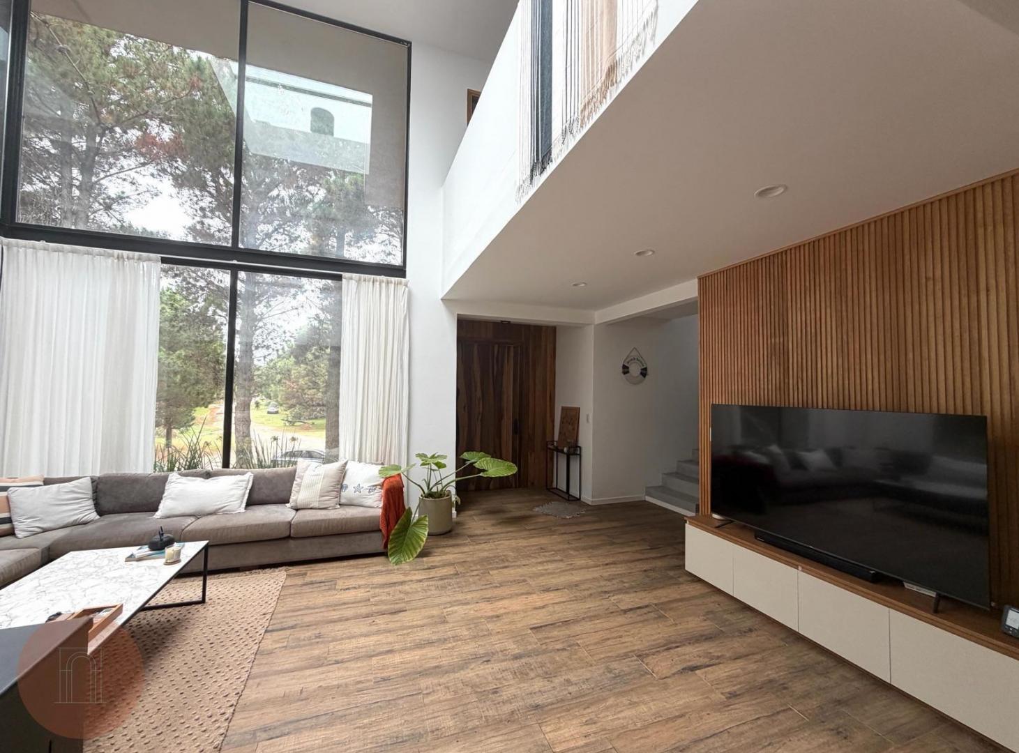 Foto de VENTA- Casa 5 ambientes amoblada en Barrio Privado Costa Esmeralda, imagen 2