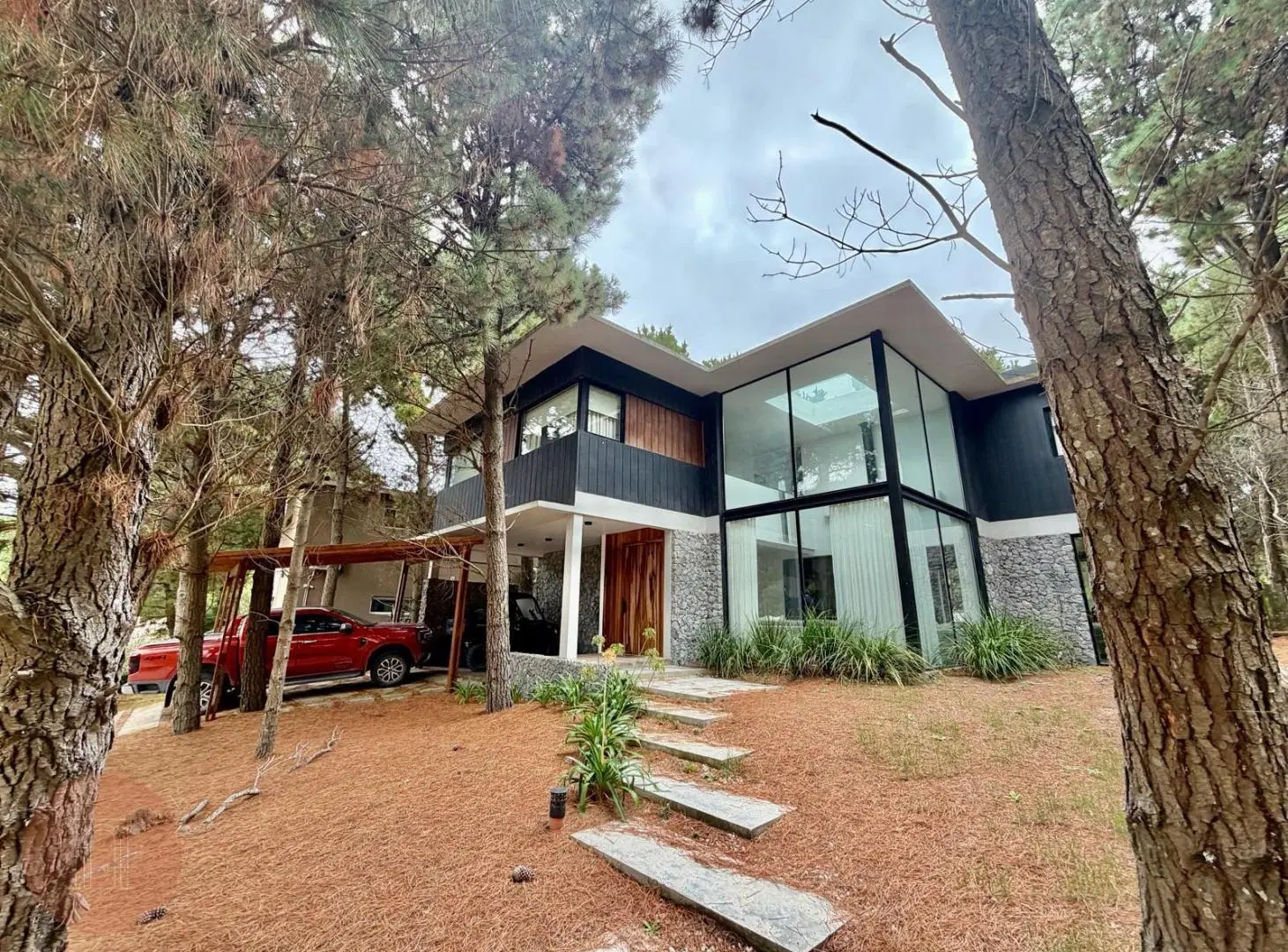 VENTA- Casa 5 ambientes amoblada en Barrio Privado Costa Esmeralda 8