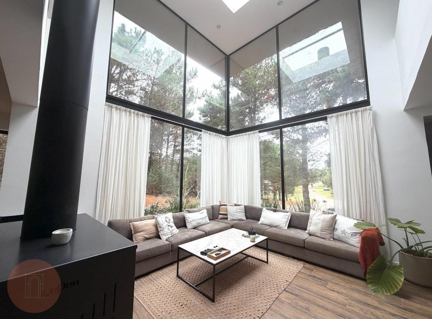 Foto de VENTA- Casa 5 ambientes amoblada en Barrio Privado Costa Esmeralda, imagen 3