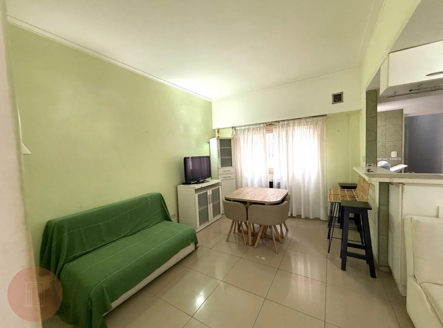 VENTA- Departamento 2 ambientes al frente con balcón zona guemes 2