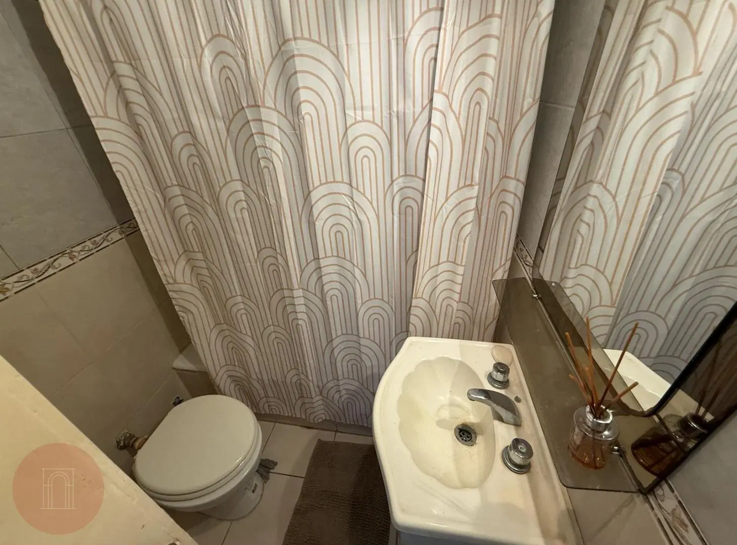 VENTA- Departamento 2 ambientes al frente con balcón zona guemes 4