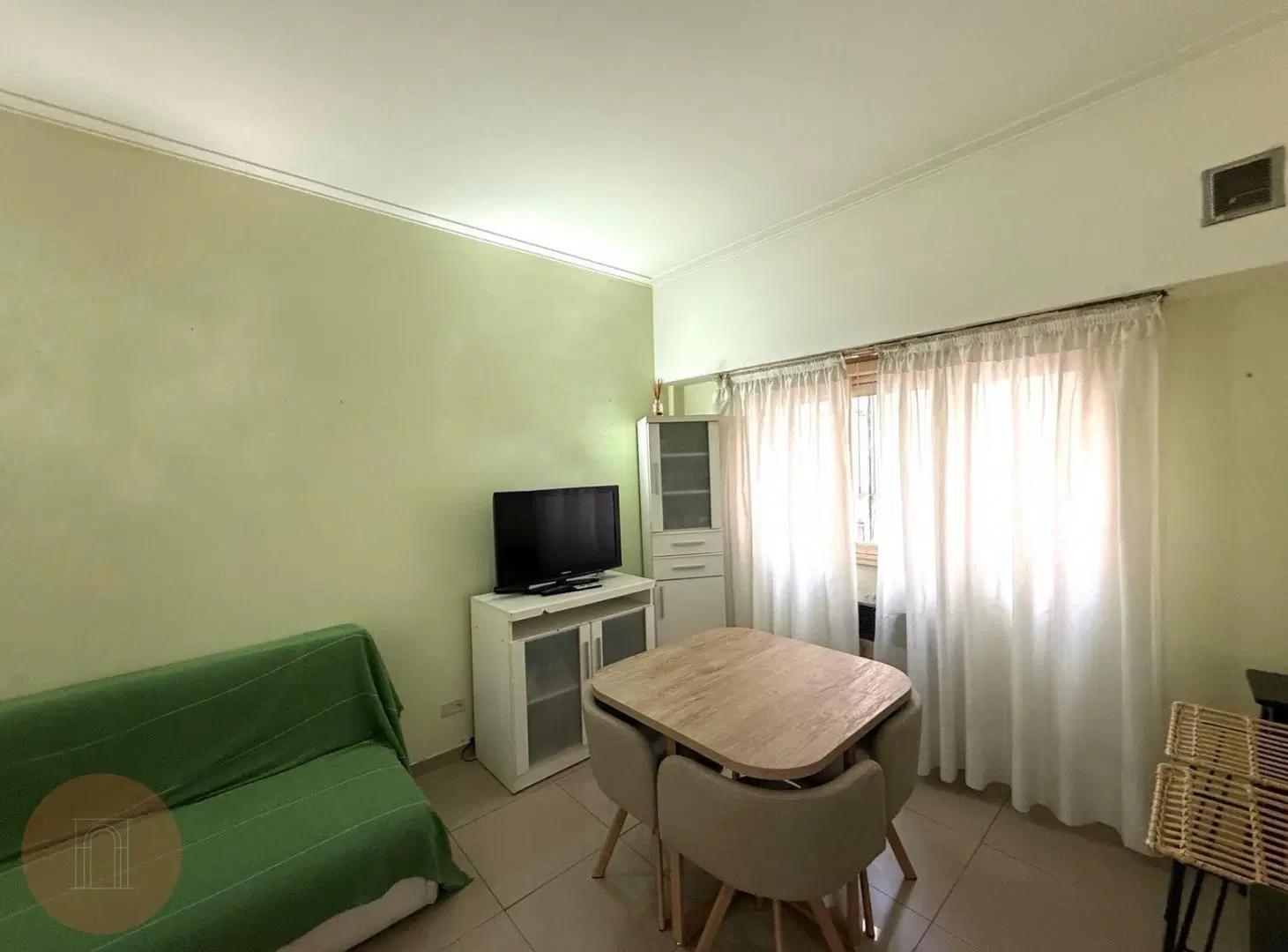 VENTA- Departamento 2 ambientes al frente con balcón zona guemes 8