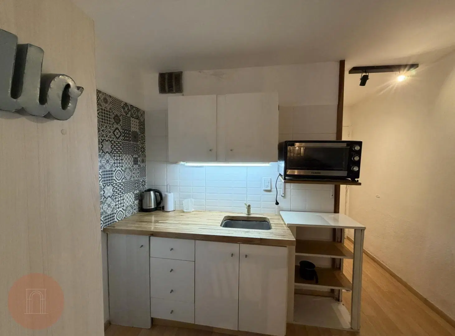 VENTA- Departamento de un ambiente reciclado y amoblado Zona Güemes 2