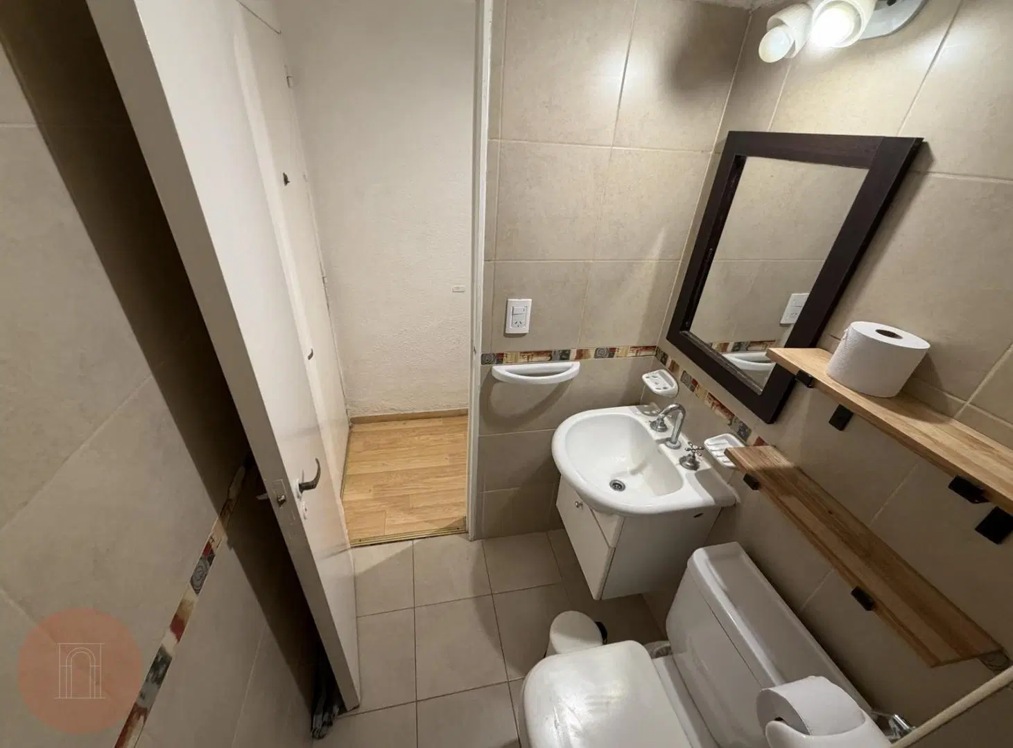VENTA- Departamento de un ambiente reciclado y amoblado Zona Güemes 8