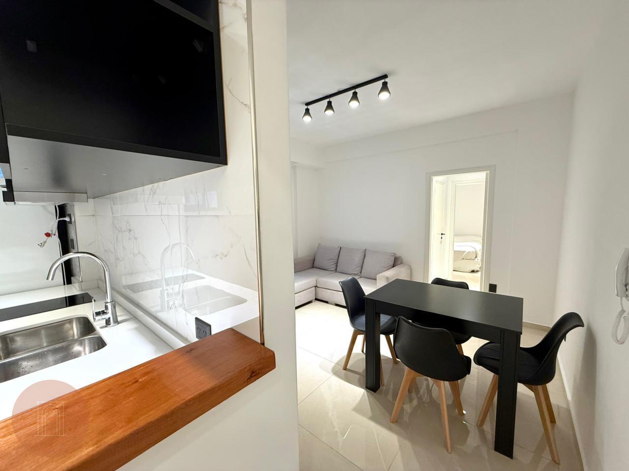 Foto de VENTA- Departamento de 2 ambientes al contrafrente Zona Plaza Colón, imagen 1