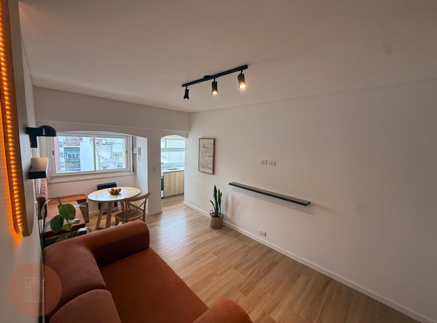 EN VENTA- Departamento de 1 ambiente reciclado Zona Plaza Mitre