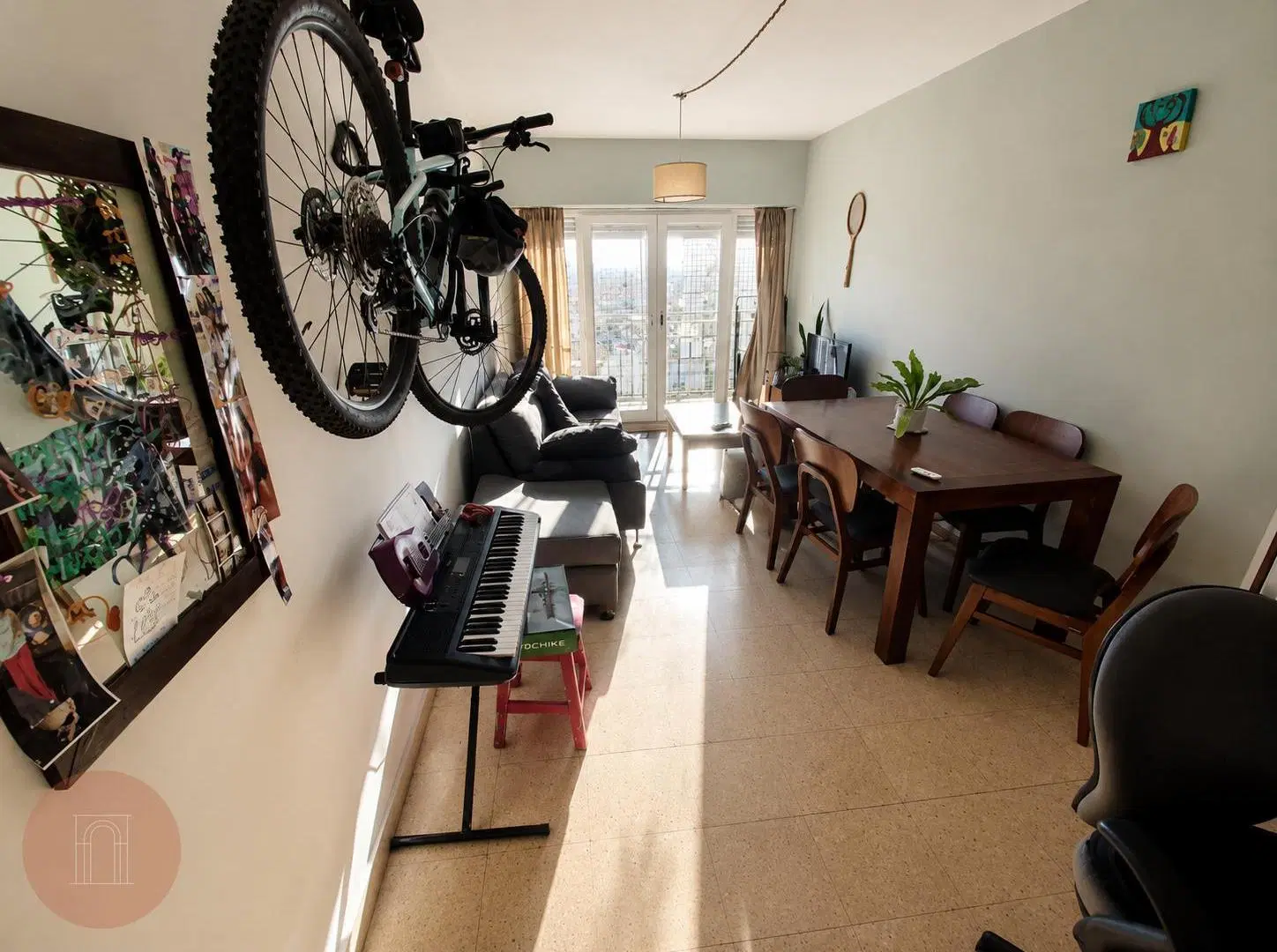 EN VENTA- Departamento 3 ambientes con balcón al frente y patio. Zona La Perla. 1