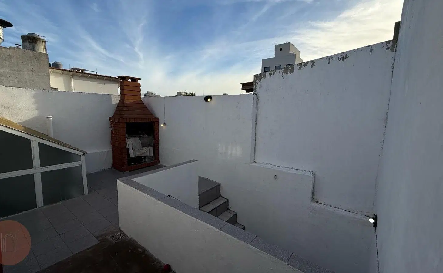 VENTA- Casa de 9 ambientes zona Chauvín apta profesional 8