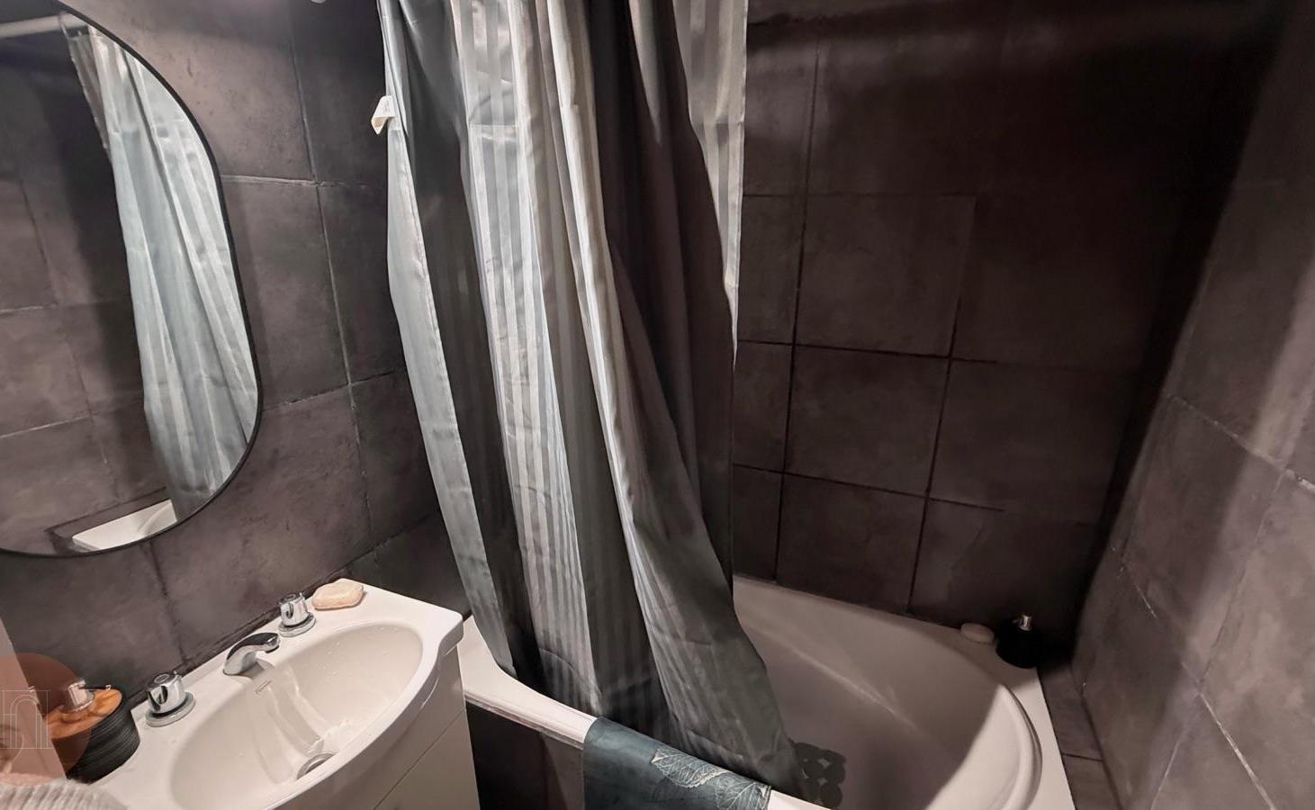 Foto de VENTA- Departamento de 2 ambientes reciclado y amueblado Zona Güemes, imagen 3