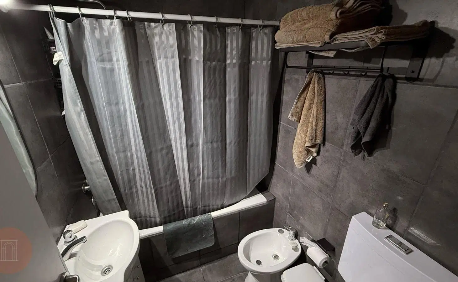 VENTA- Departamento de 2 ambientes reciclado y amueblado Zona Güemes 3
