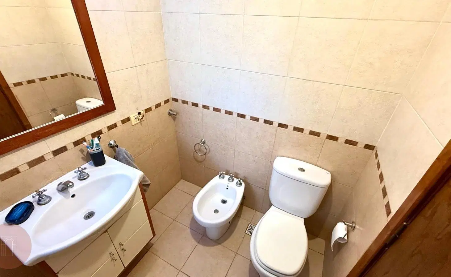 EN VENTA- Casa de 5 ambientes zona Villa Primera 2