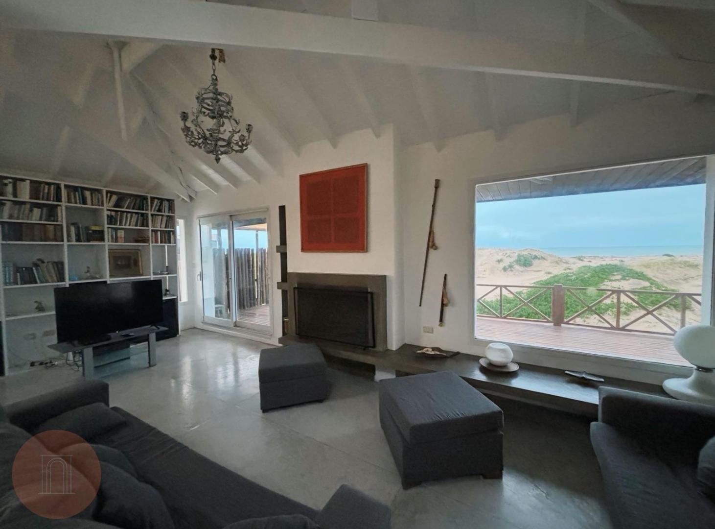 Foto de EN VENTA- EXCLUSIVA PROPIEDAD FRENTE AL MAR SOBRE 5.584 m² DE TERRENO, imagen 3