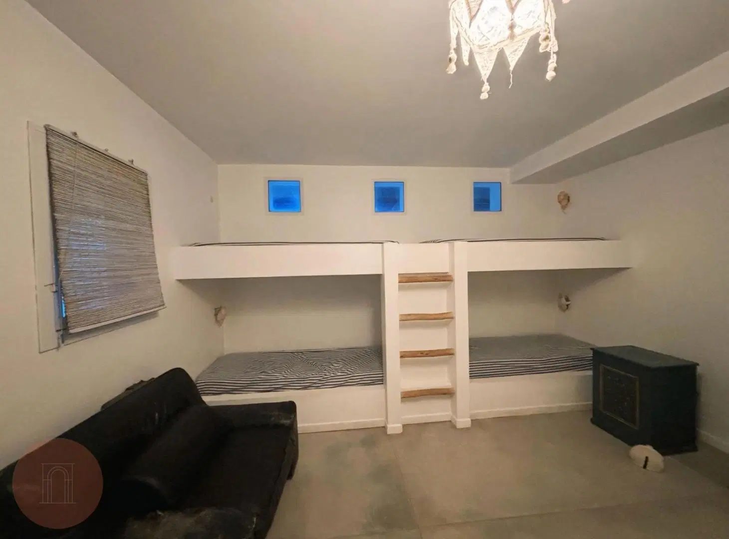 EN VENTA- EXCLUSIVA PROPIEDAD FRENTE AL MAR SOBRE 5.584 m² DE TERRENO EN LA CALETA 5