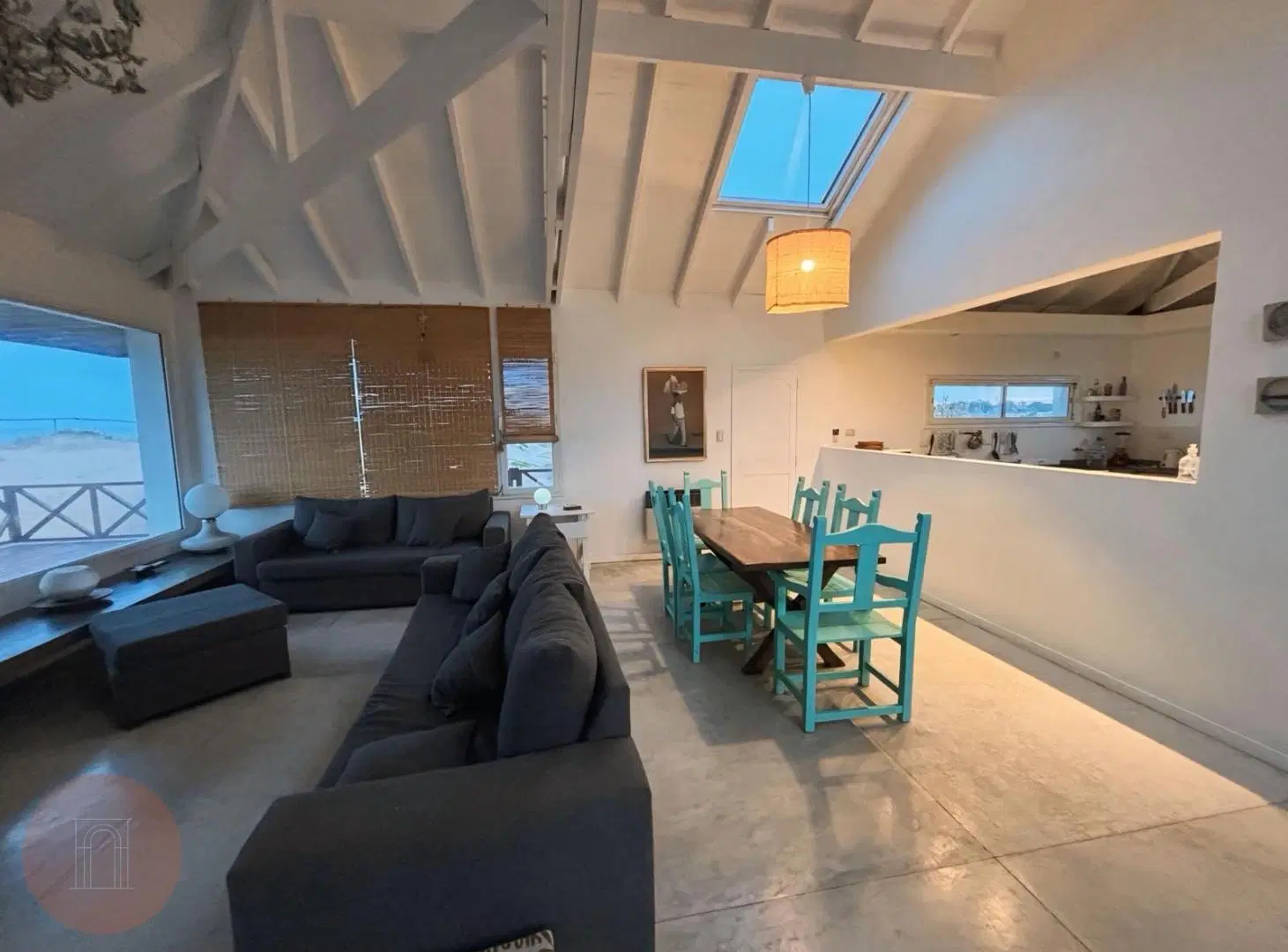EN VENTA- EXCLUSIVA PROPIEDAD FRENTE AL MAR SOBRE 5.584 m² DE TERRENO EN LA CALETA 4