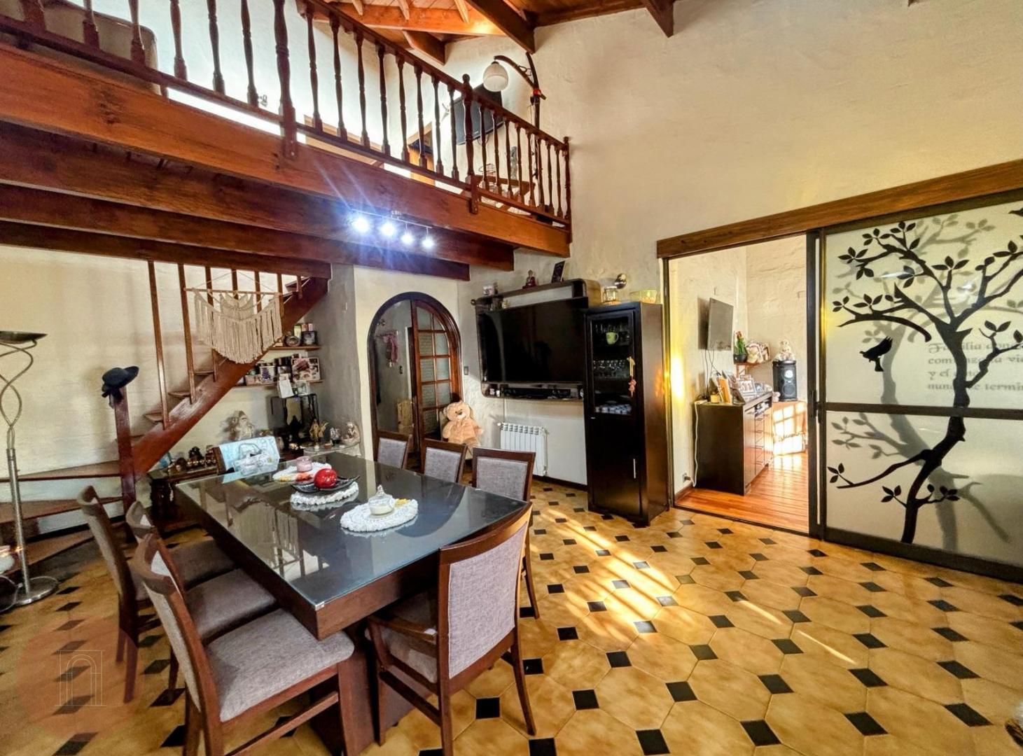 Foto de EN VENTA- Chalet de 5 ambientes Zona Caisamar, imagen 2