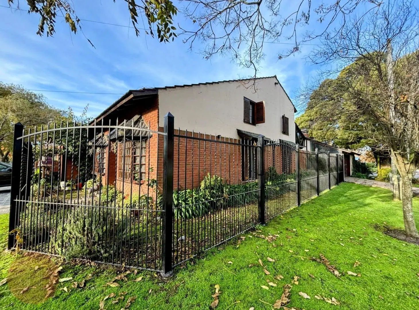 EN VENTA- Chalet de 5 ambientes Zona Caisamar 3