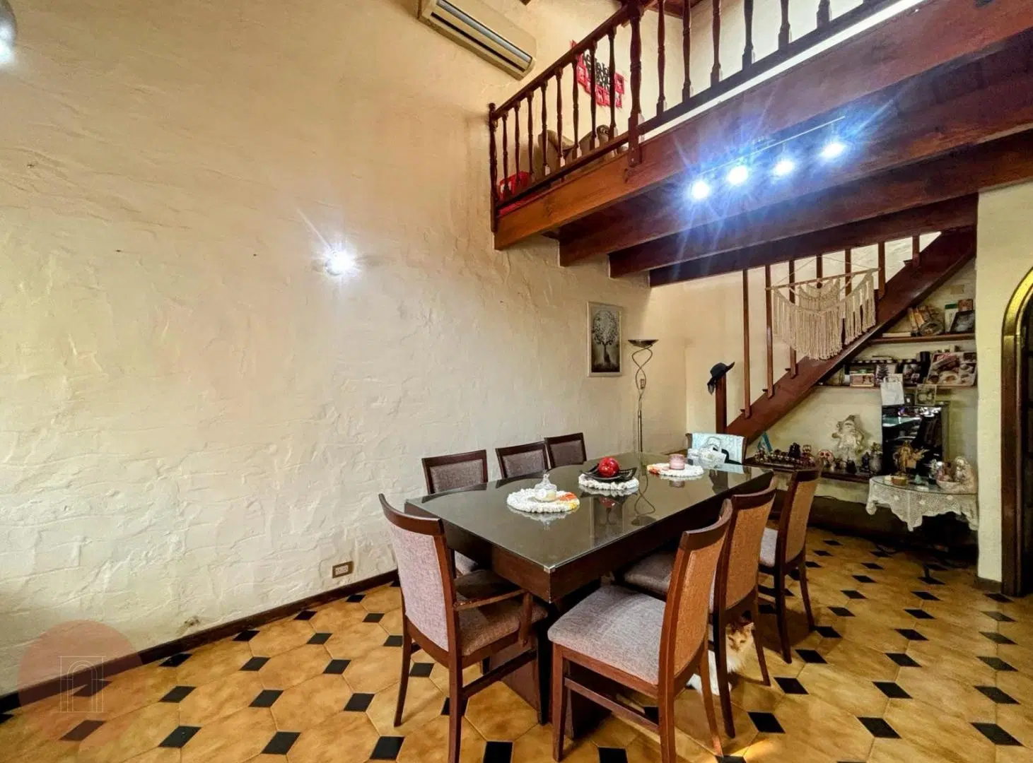 EN VENTA- Chalet de 5 ambientes Zona Caisamar 5