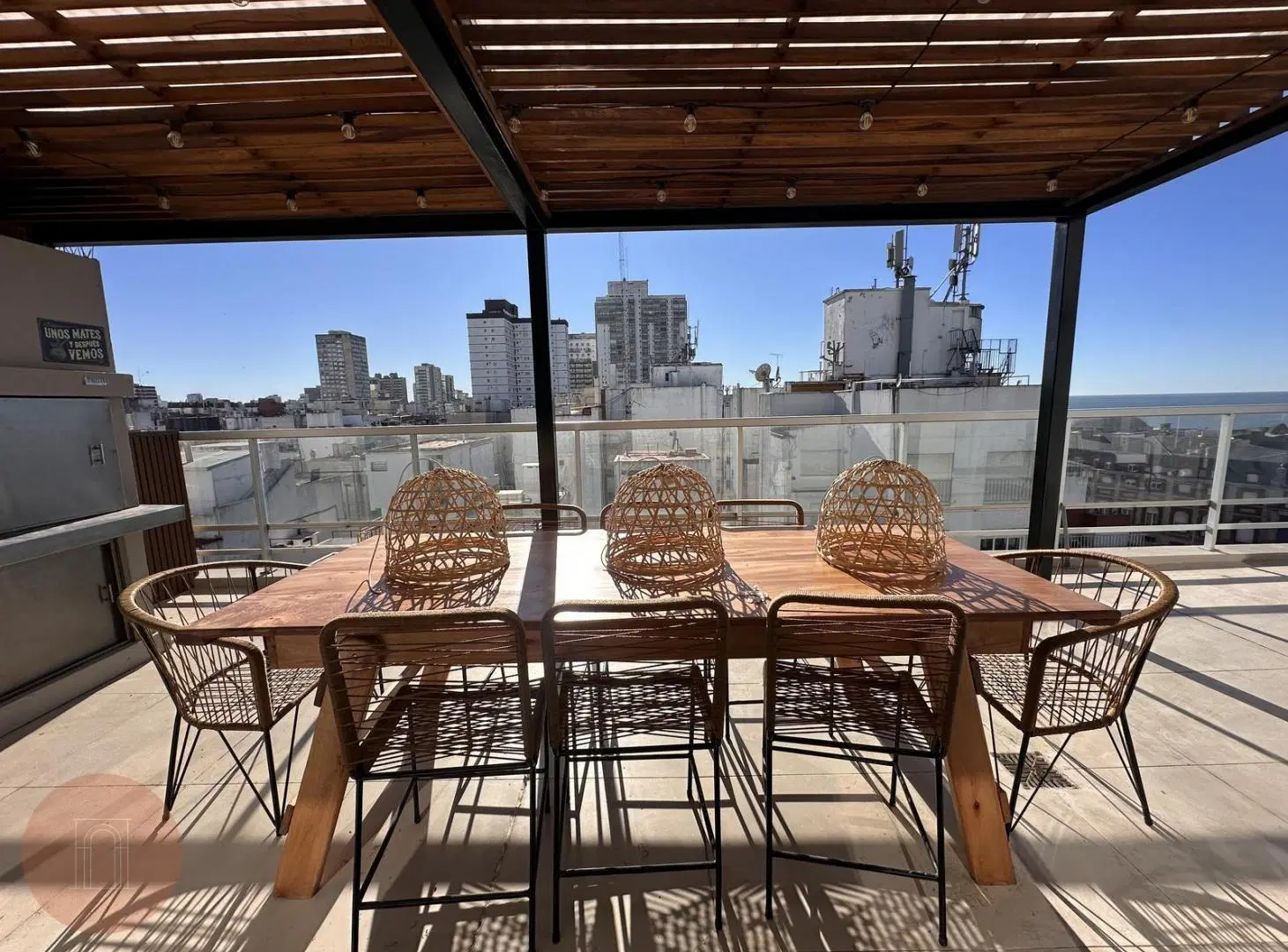 EN VENTA- Departamento 3 amb c/ terraza y vista al mar Zona Plaza Colón 2