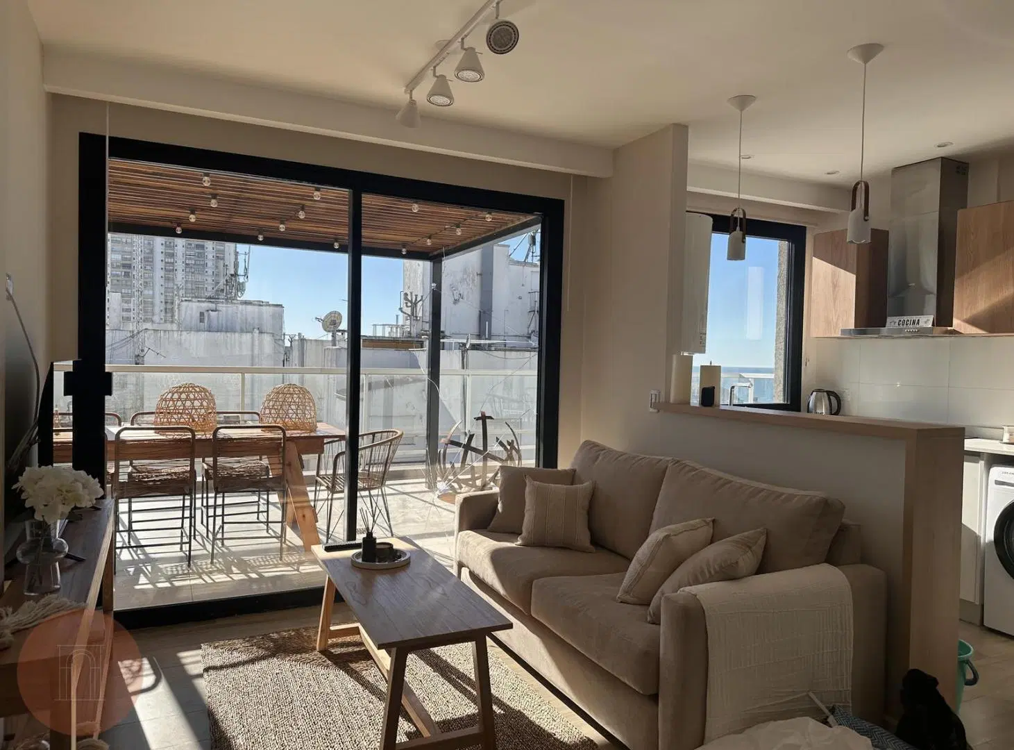 EN VENTA- Departamento 3 amb c/ terraza y vista al mar Zona Plaza Colón 5