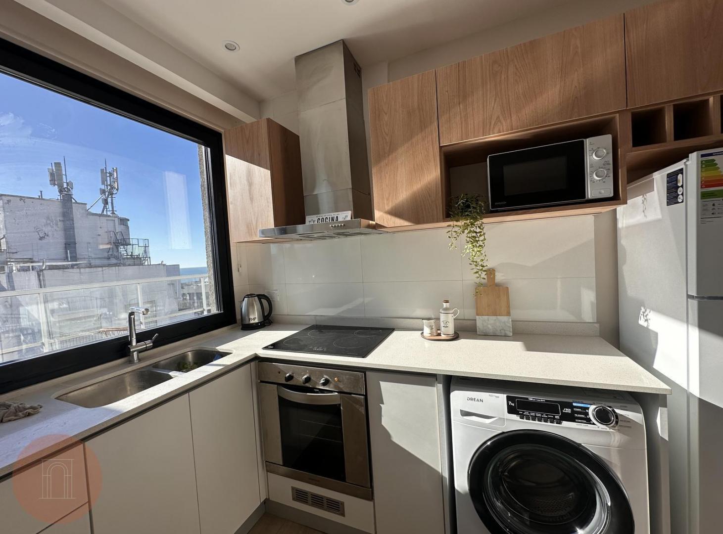 Foto de EN VENTA- Departamento 3 amb c/ terraza y vista al mar Zona Plaza Colón, imagen 3