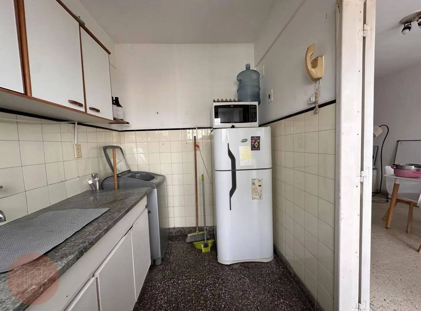 EN VENTA- Amplio monoambiente al frente en zona Centro 4